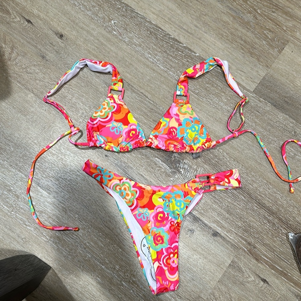 NWT Cozyease small cheeky bikini set - adjustable